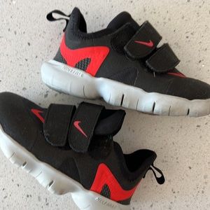 Boys Nike free shoes